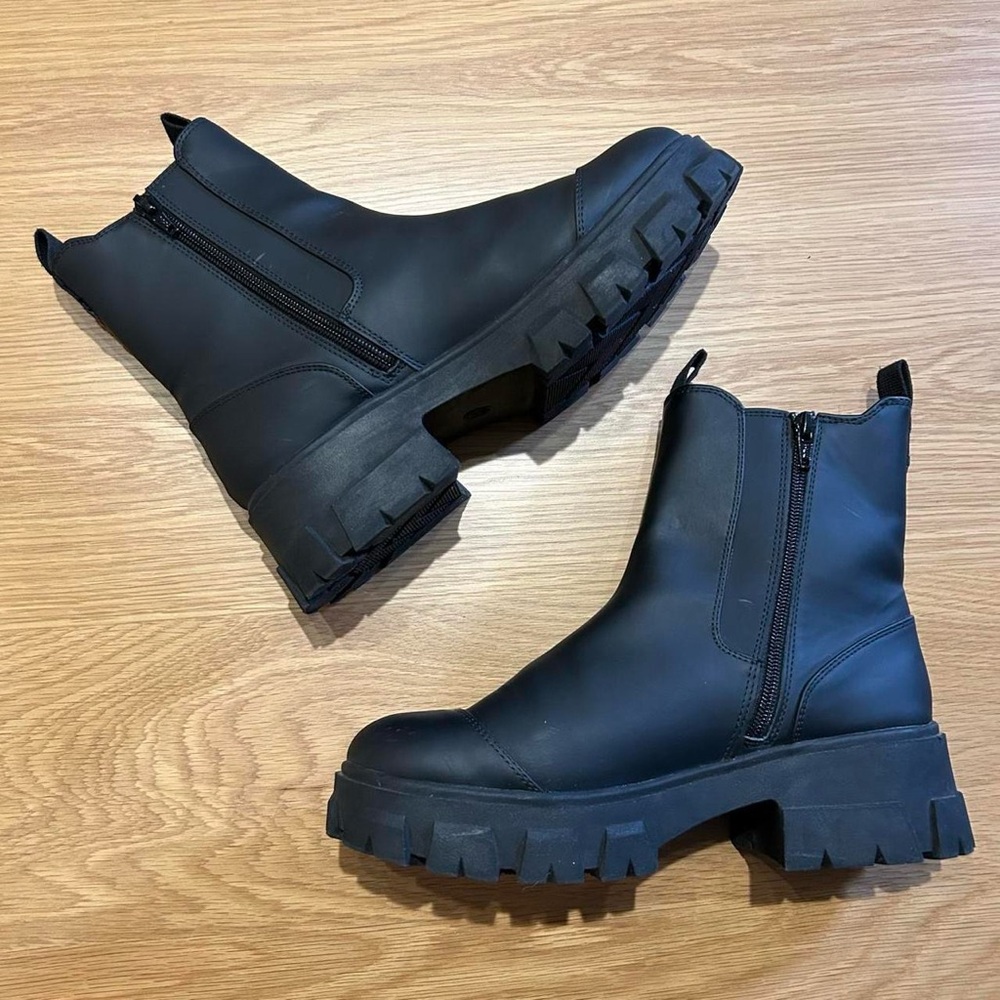 SOLD A New Day chunky black winter chelsea boot 9 - Picture 2 of 8
